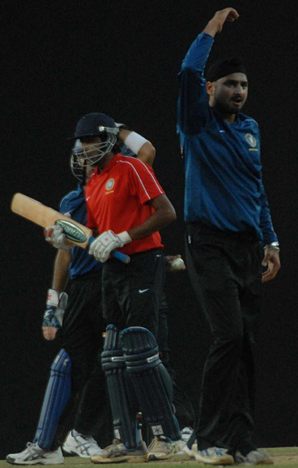 Harbhajan Singh picks up another wicket