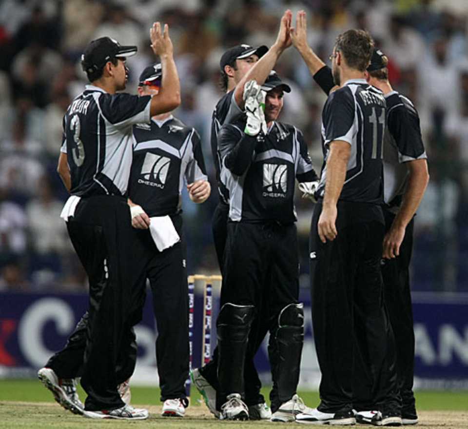 Daniel Vettori gets the high-fives after sending back Khalid Latif, Pakistan v New Zealand, 2nd ODI, Abu Dhabi, November 6, 2009