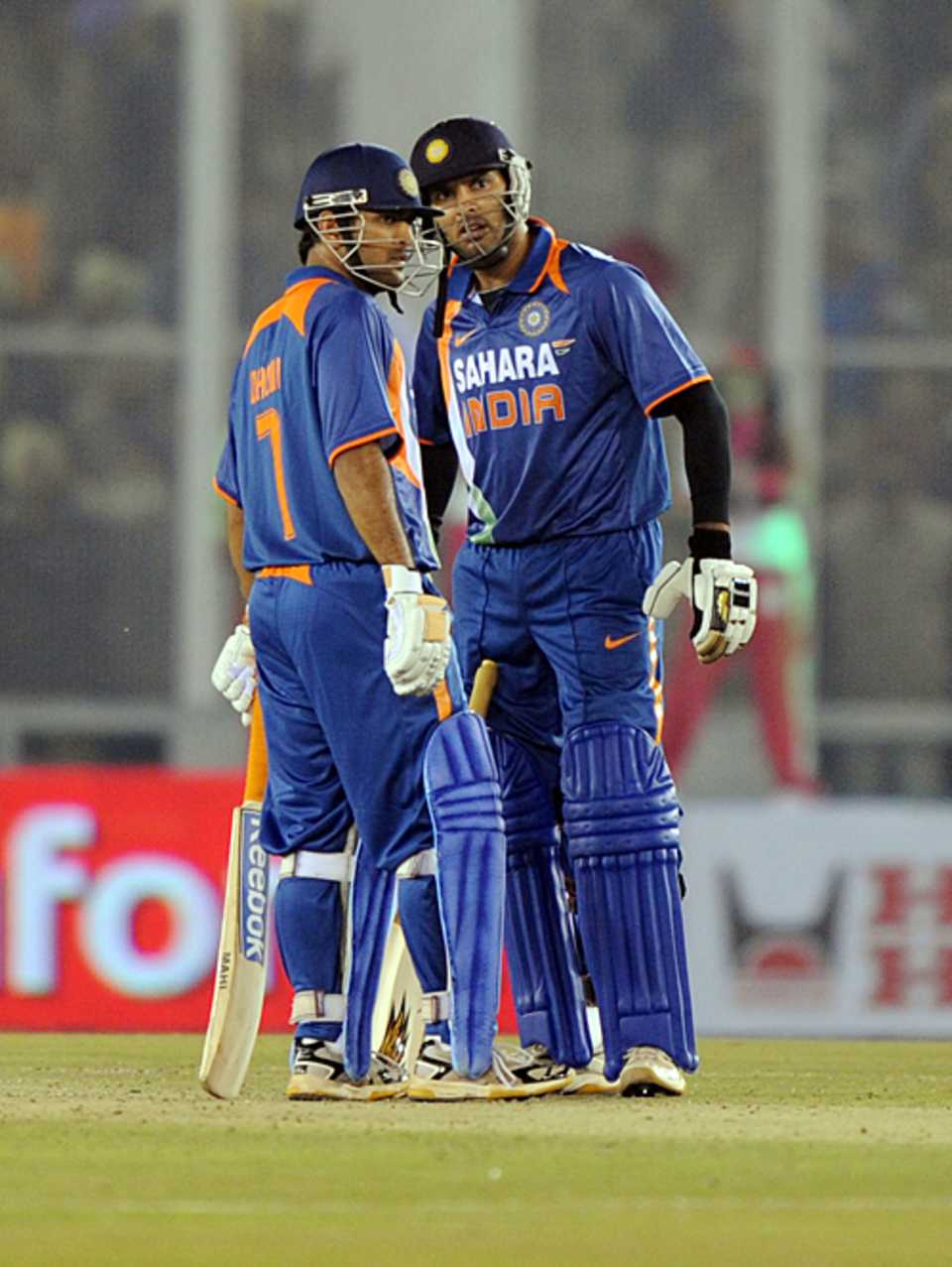 MS Dhoni and Yuvraj Singh added 80 in no time, India v Sri Lanka, 2nd Twenty20, Mohali, December 12, 2009