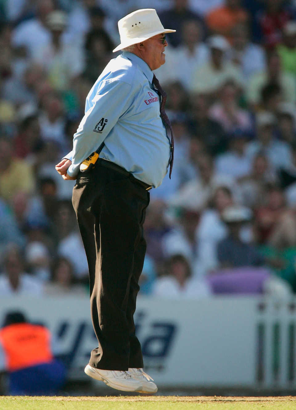 David Shepherd hops as Australia reach 222, England V Australia, Natwest Challenge, 3rd ODI, The Oval, July 12, 2005 