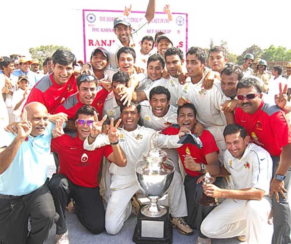 Mumbai celebrate their 39th Ranji Trophy victory, Karnataka v Mumbai, Ranji Trophy final, Mysore, 4th day, January 14, 2010