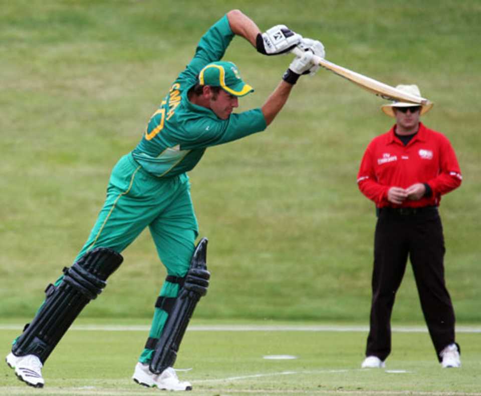Stephan Smith drives during his match-winning knock,  Ireland Under-19s v South Africa Under-19s, 3rd Match, Group B, ICC Under-19 World Cup, Queenstown, January 15, 2009