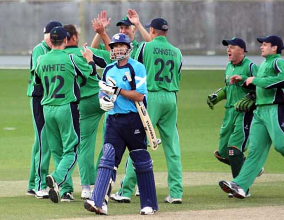 Gavin Hamilton departs as Scotland collapse for 99, Ireland v Scotland, ICC World Twenty20 Qualifiers, Dubai, February 11, 2010