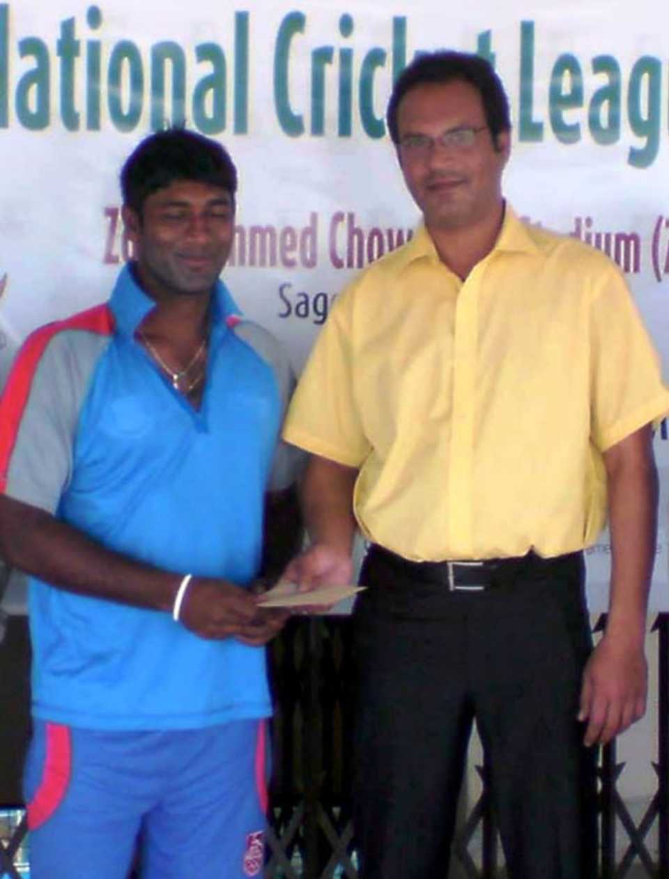 Robiul Islam gets the Man-of-the-Match award after leading Khulna to victory