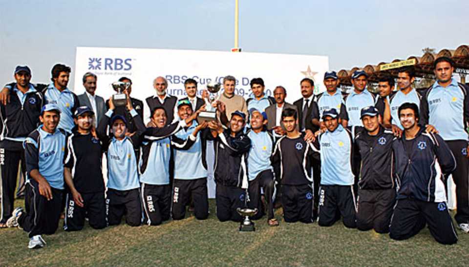 The victorious SNGPL team pose with the RBS Cup, Sui Northern Gas Pipelines Limited v Sialkot Stallions, Royal Bank of Scotland Cup, final, Lahore, February 23, 2010 