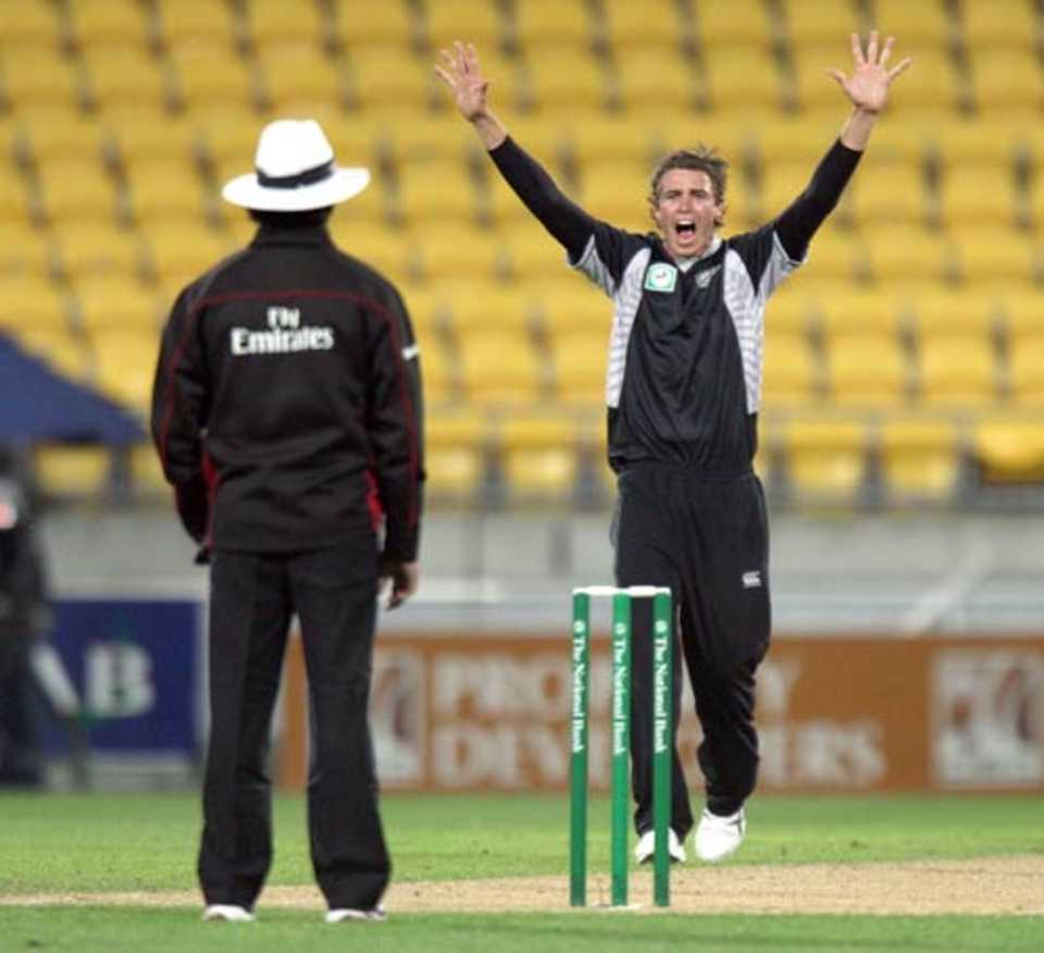 Tim Southee appeals, New Zealand v Australia, 5th ODI, Wellington, March 13, 2010