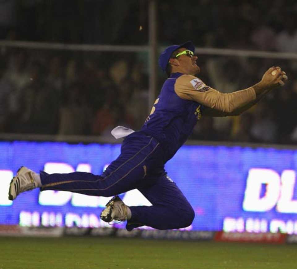 Graeme Smith catches Virender Sehwag moments before breaking his finger, Rajasthan Royals v Delhi Daredevils, IPL, Ahmedabad, March 15, 2010