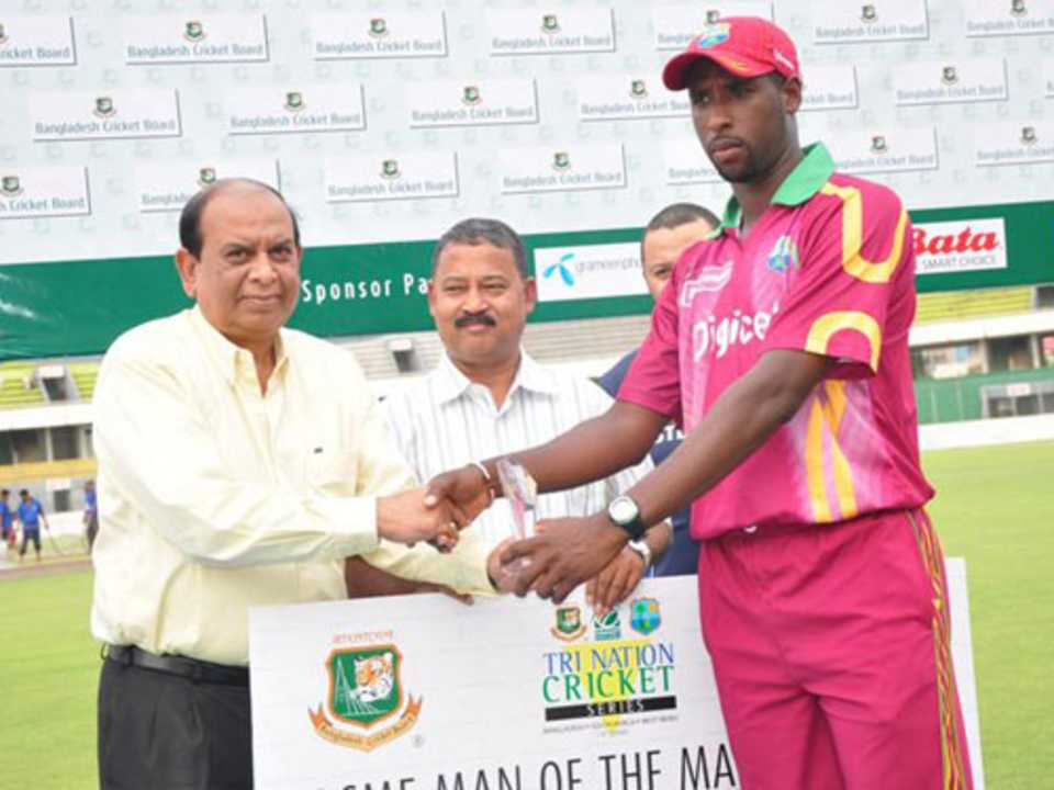Shane Shillingford receives the Man-of-the-Match award for his four-wicket haul