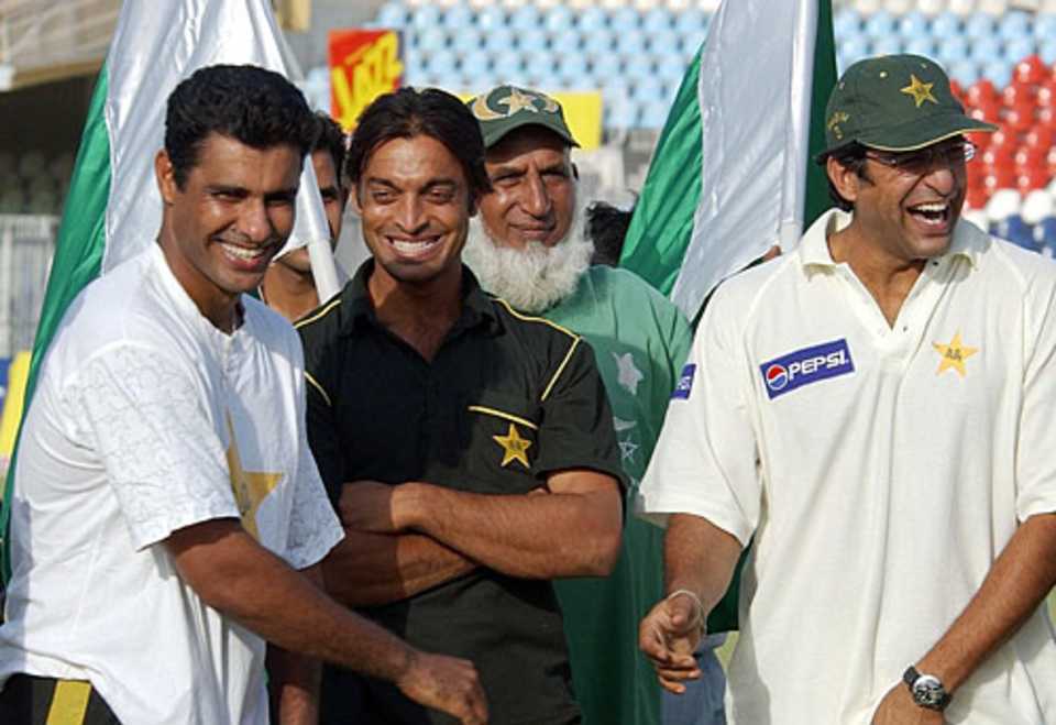 Waqar Younis, Shoaib Akhtar and Wasim Akram after Pakistan's innings victory, Pakistan v New Zealand, 1st Test, Lahore, 3rd day, May 3, 2002
