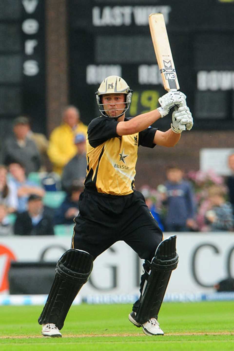 Jonathan Trott made 72 off 54 balls to take Warwickshire to a nine-wicket win