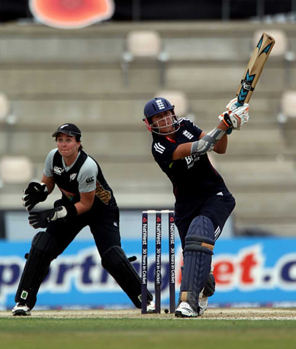 Jenny Gunn helped revive England's hopes in a crucial stand with Sarah Taylor, England Women v New Zealand Women, 2nd T20I, Rose Bowl, July 1, 2010