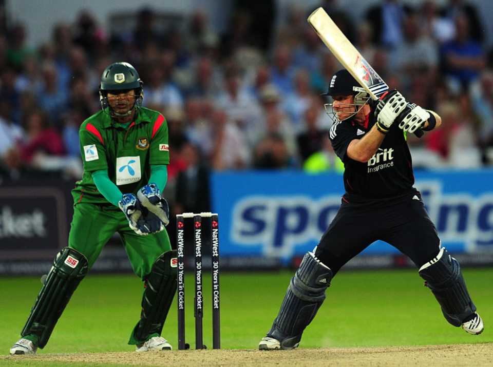Ian Bell stroked his way to an unbeaten 84 to take England past the finishing line, England v Bangldesh, 1st ODI, Trent Bridge, July 8, 2010
