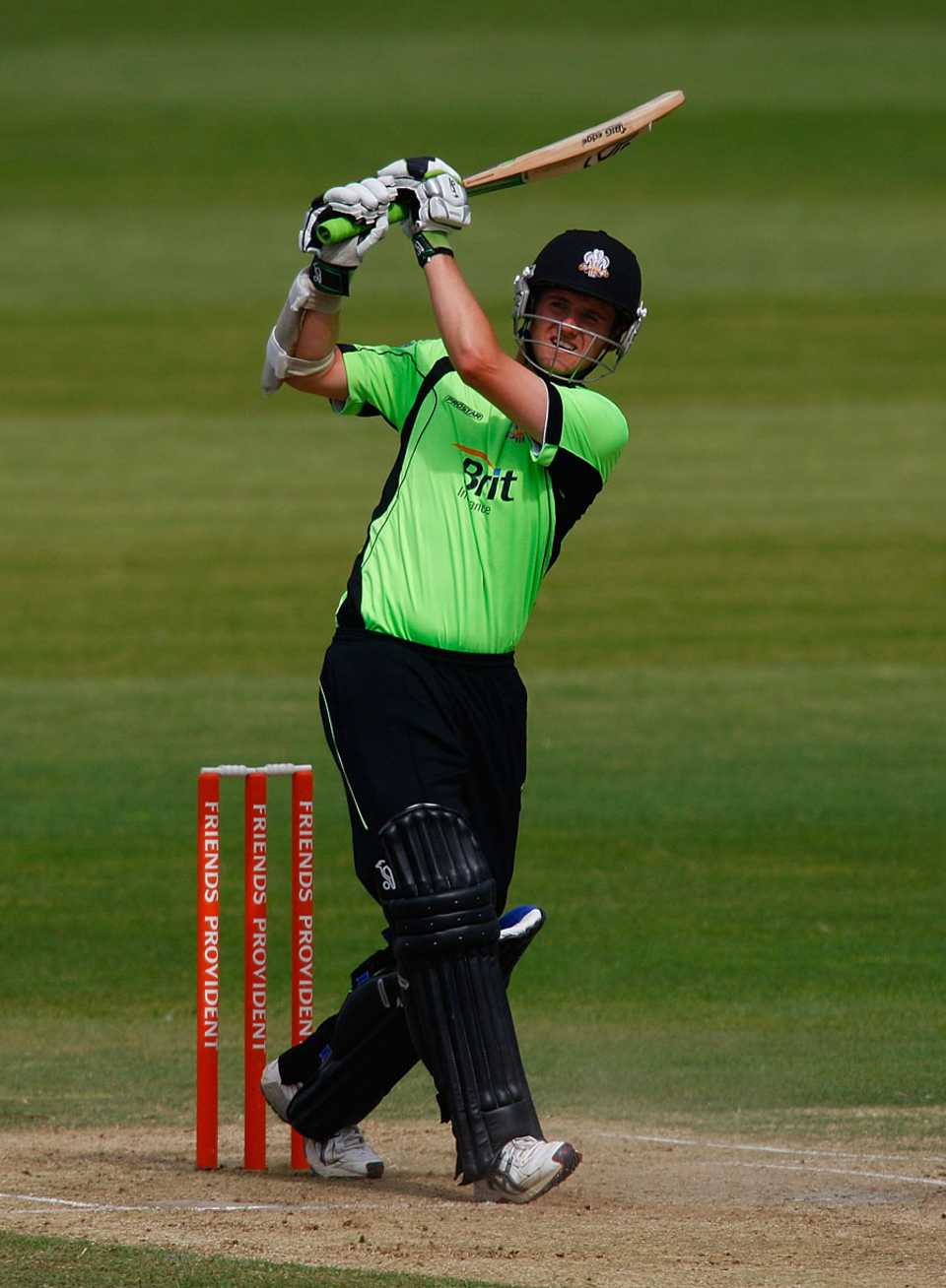 Steve Davies reached his fifty off 19 balls as he powered Surrey to victory