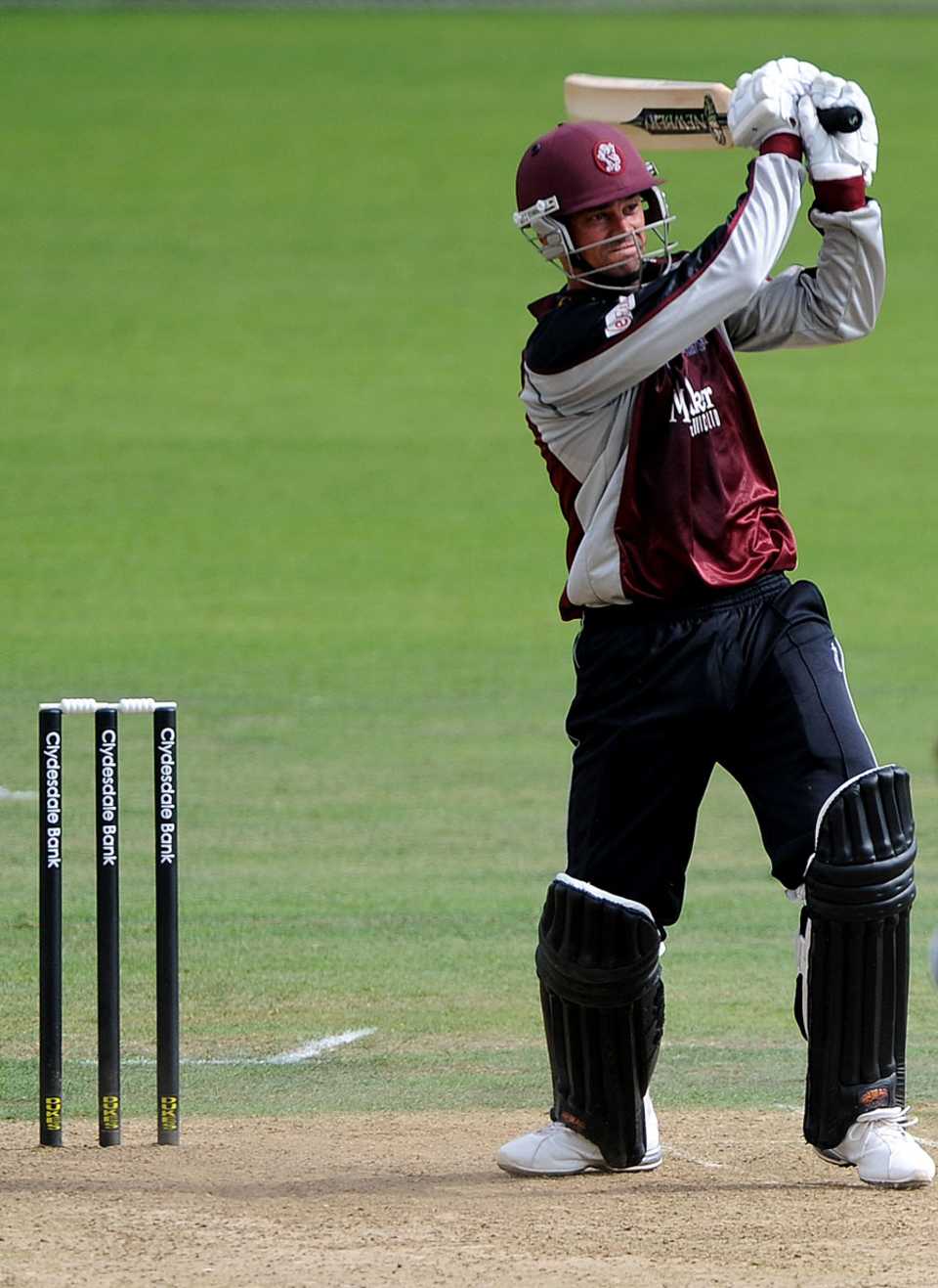 Zander De Bruyn top scored for Somerset with 89