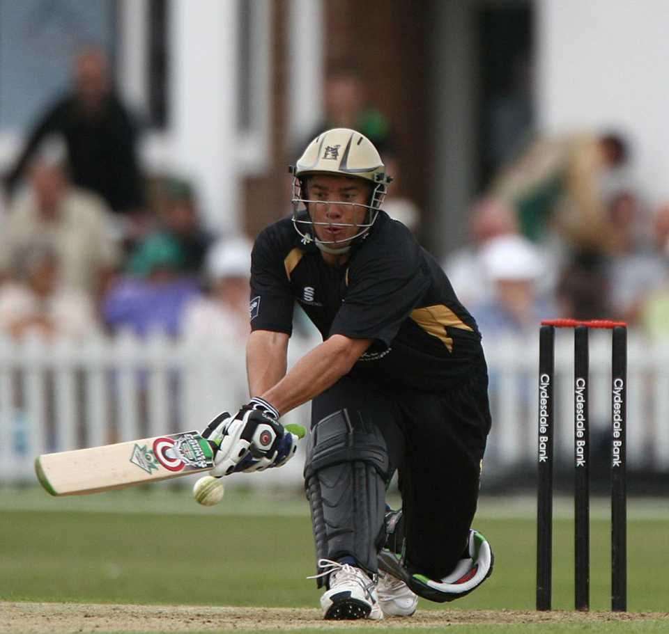 Neil Carter punished the Leicestershire bowlers with a 93-ball 101