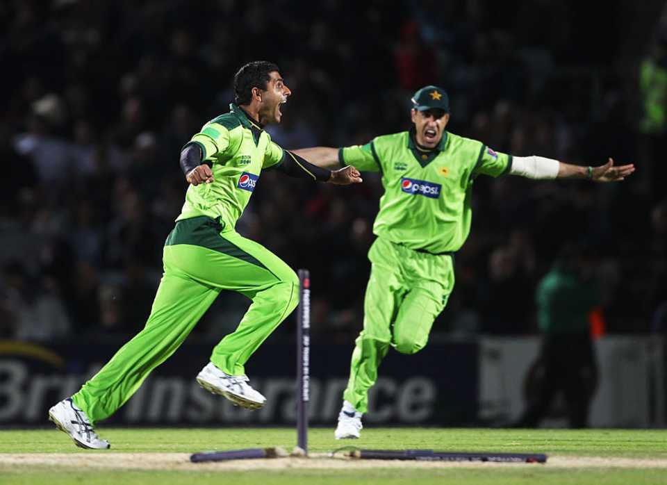 Abdul Razzaq removed James Anderson to spark Pakistan's celebrations