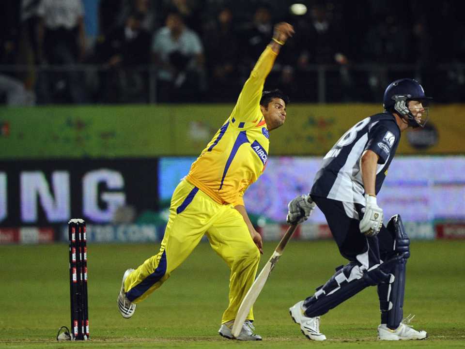 Suresh Raina bowls, Chennai v Victoria, Champions League Twenty20 2010, Port Elizabeth, September 18, 2010