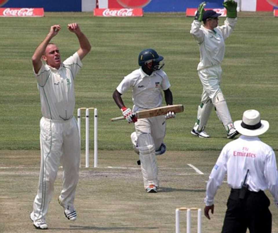 Trent Johnston is disappointed at a missed chance during Zimbabwe's innings