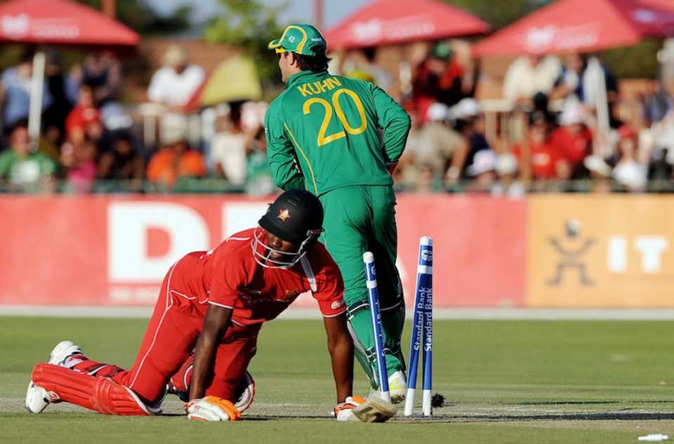Elton Chigumbura was run out by Heino Kuhn, South Africa v Zimbabwe, 2nd Twenty20 international, Kimberley, October 10, 2010
