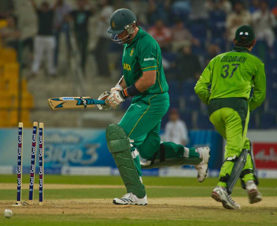 Graeme Smith reacts after being bowled for 13, Pakistan v South Africa, 1st Twenty20, Abu Dhabi, October 26, 2010