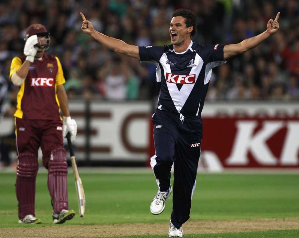 Clint McKay's slower ball proved effective once again, Victoria v Queensland, Big Bash, Melbourne, January 2, 2011 