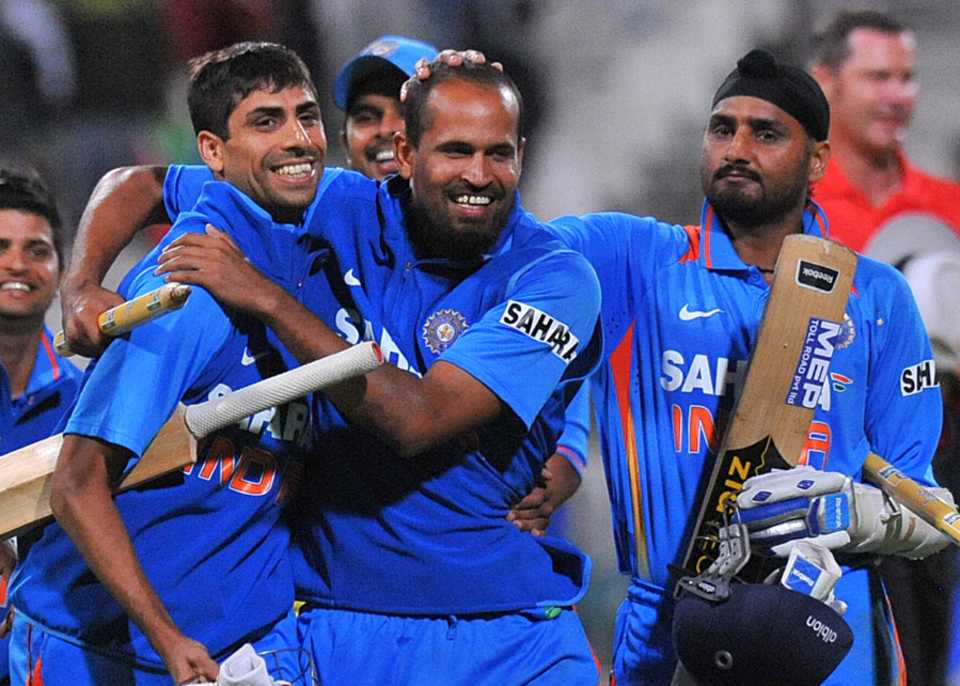 Yusuf Pathan celebrates the victory with Ashish Nehra and Harbhajan Singh, South Africa v India, 3rd ODI, Cape Town, January 18, 2011