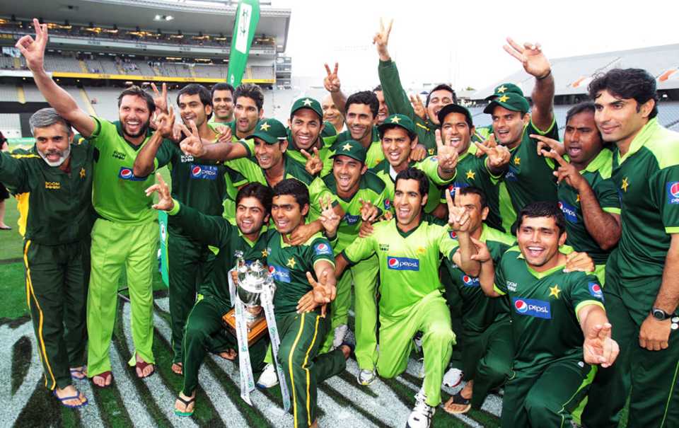 Pakistan celebrate their series victory, New Zealand v Pakistan, 6th ODI, Auckland, February 5, 2011