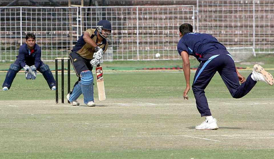 Karan Goel defends, Punjab v Services, Vijay Hazare Trophy, February 16, 2011