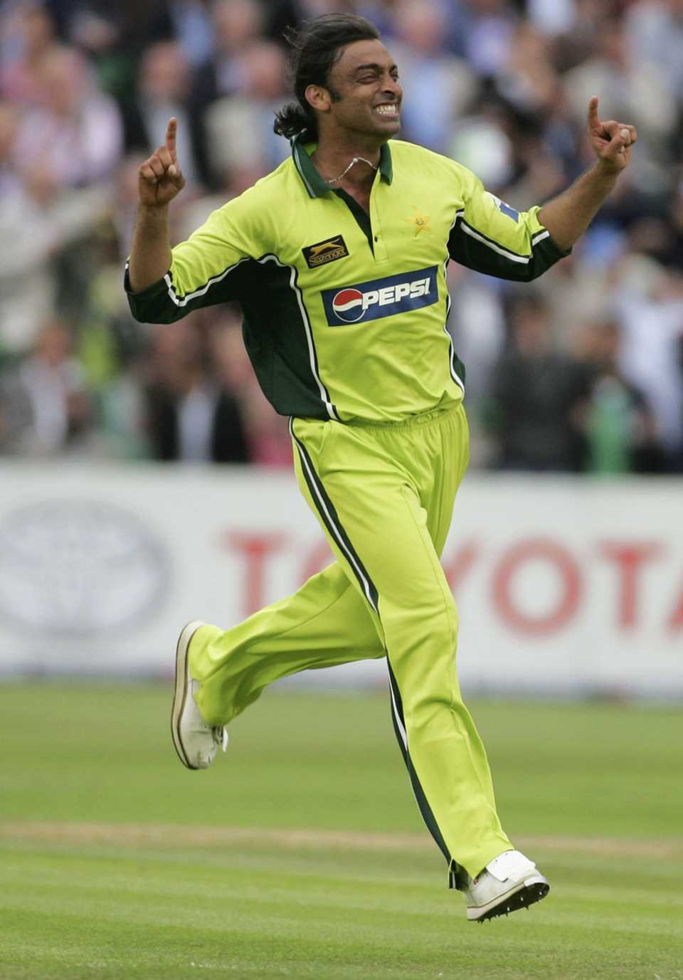 Shoaib Akhtar celebrates his 200th ODI wicket