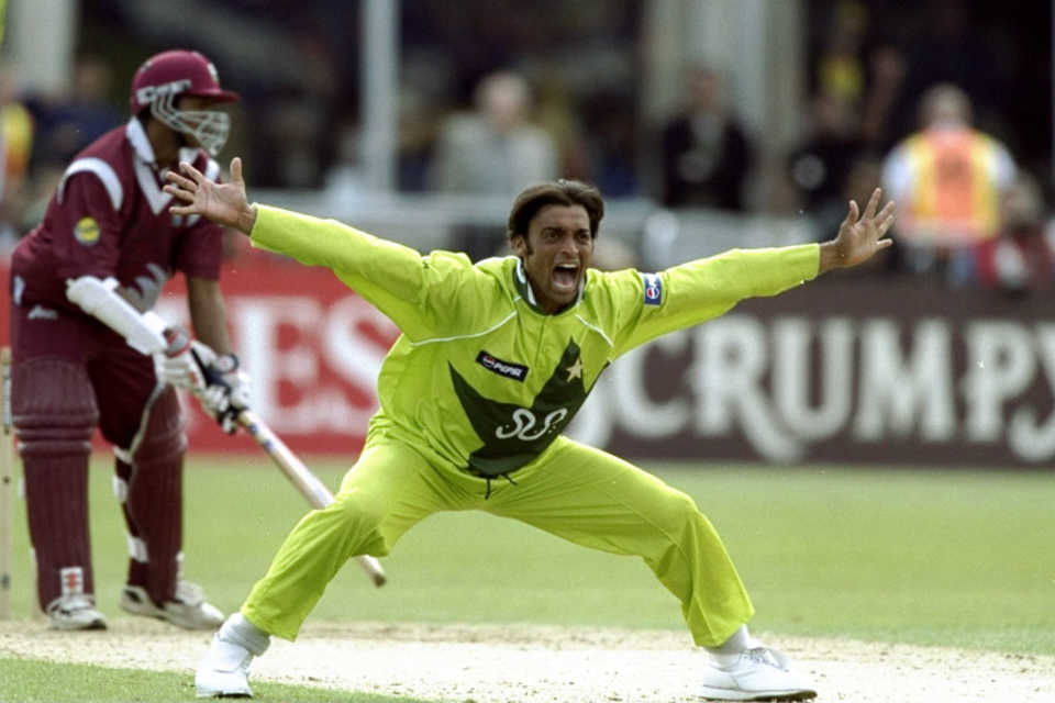 Shoaib Akhtar picked up two important wickets
