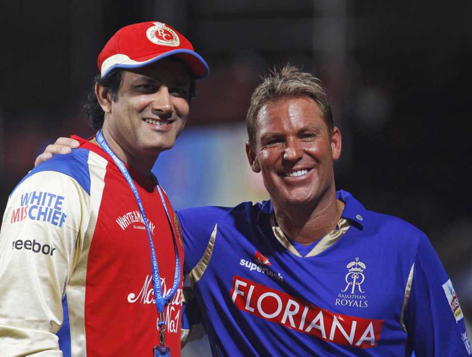 Anil Kumble and Shane Warne pose for the cameras
