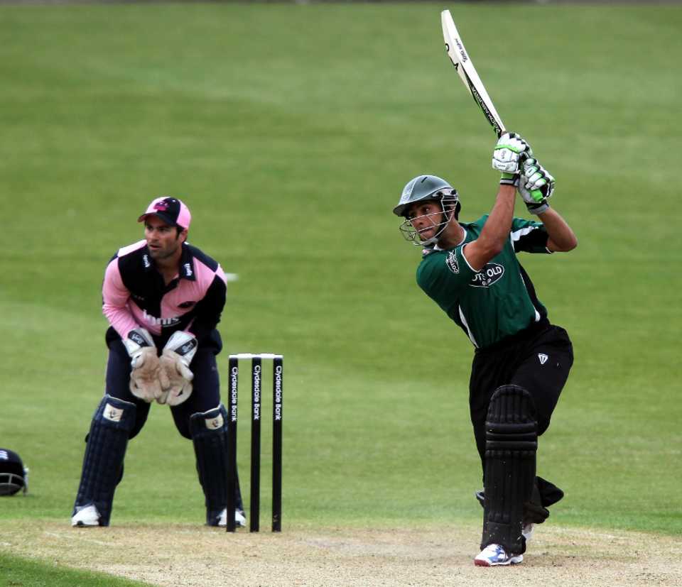 Vikram Solanki threads one through the off side during his fifty, Worcestershire v Middlesex, Clydesdale Bank 40, New Road, April 24 2011