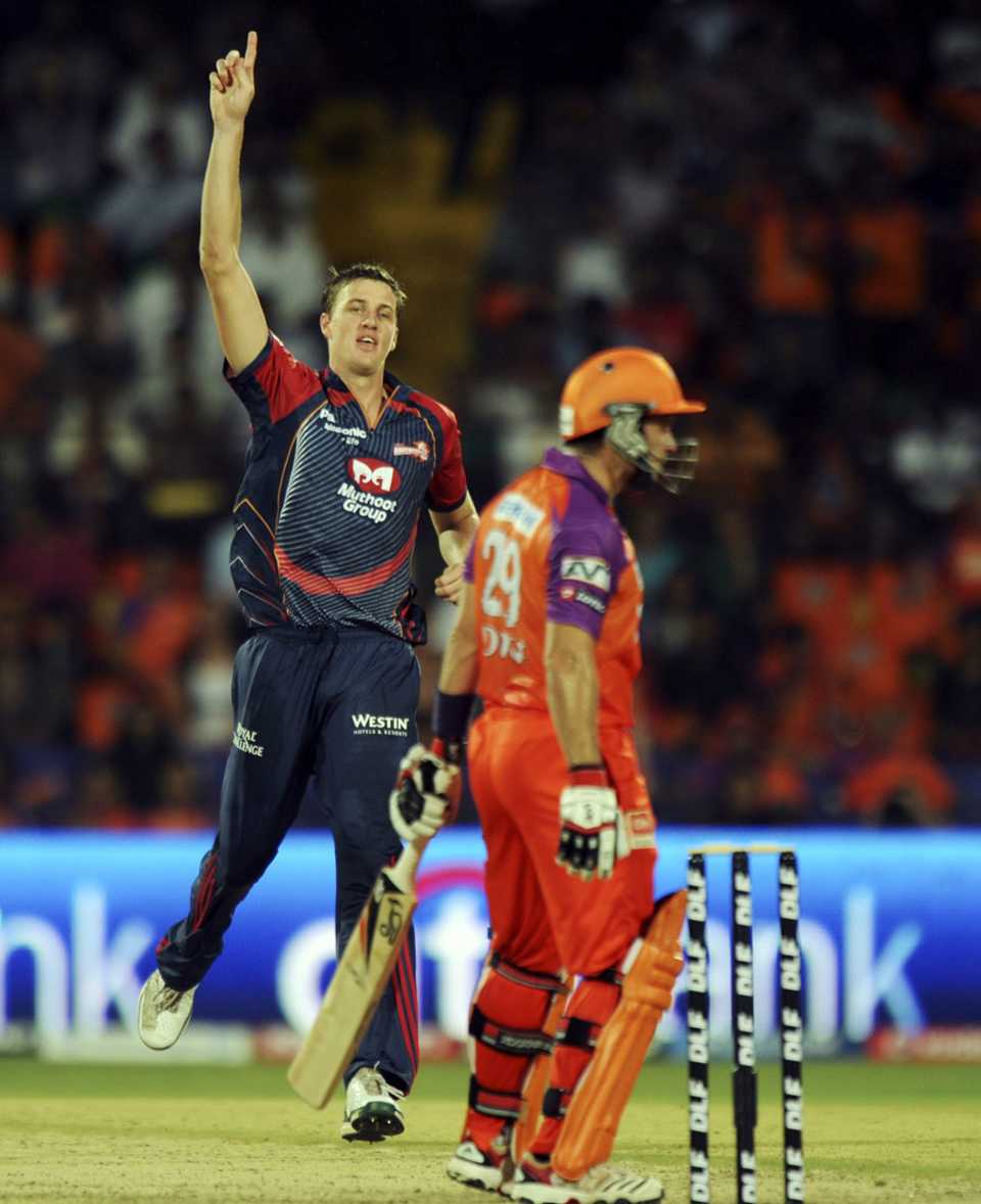 Morne Morkel raises his finger to signal the end of Brad Hodge's innings 