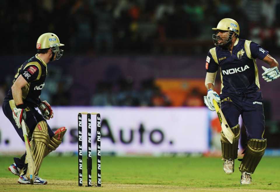 Yusuf Pathan and Eoin Morgan are stranded at the same end