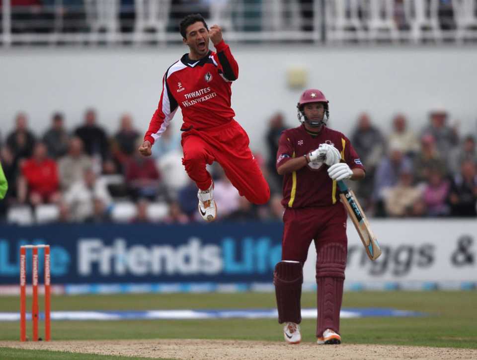 Junaid Khan's series of yorkers sealed Lancashire's victory 