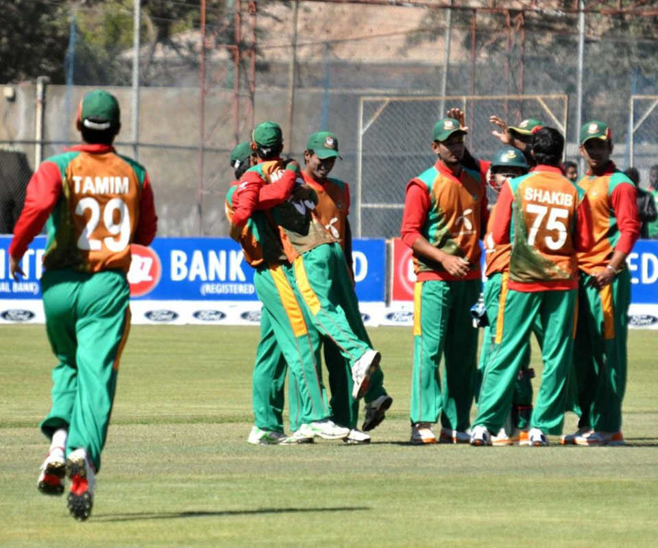 Bangladesh celebrate the fall of a wicket, Zimbabwe v Bangladesh, 4th ODI, Bulawayo, August 19, 2011