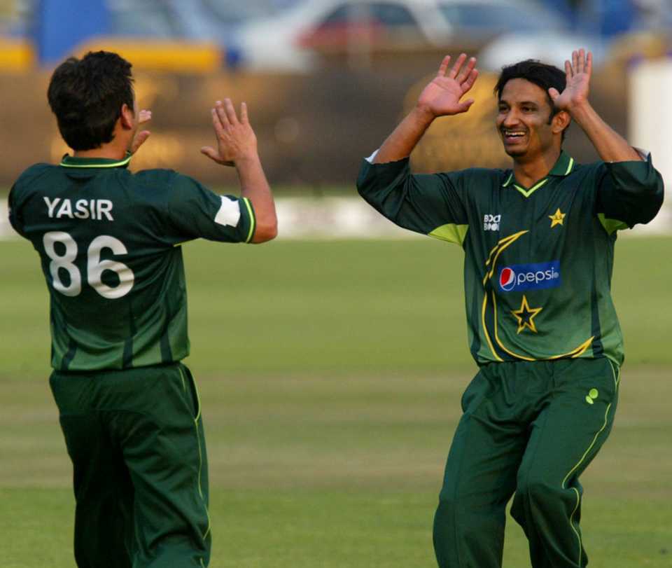 Aizaz Cheema and Yasir Shah celebrate Kyle Jarvis' dismissal 
