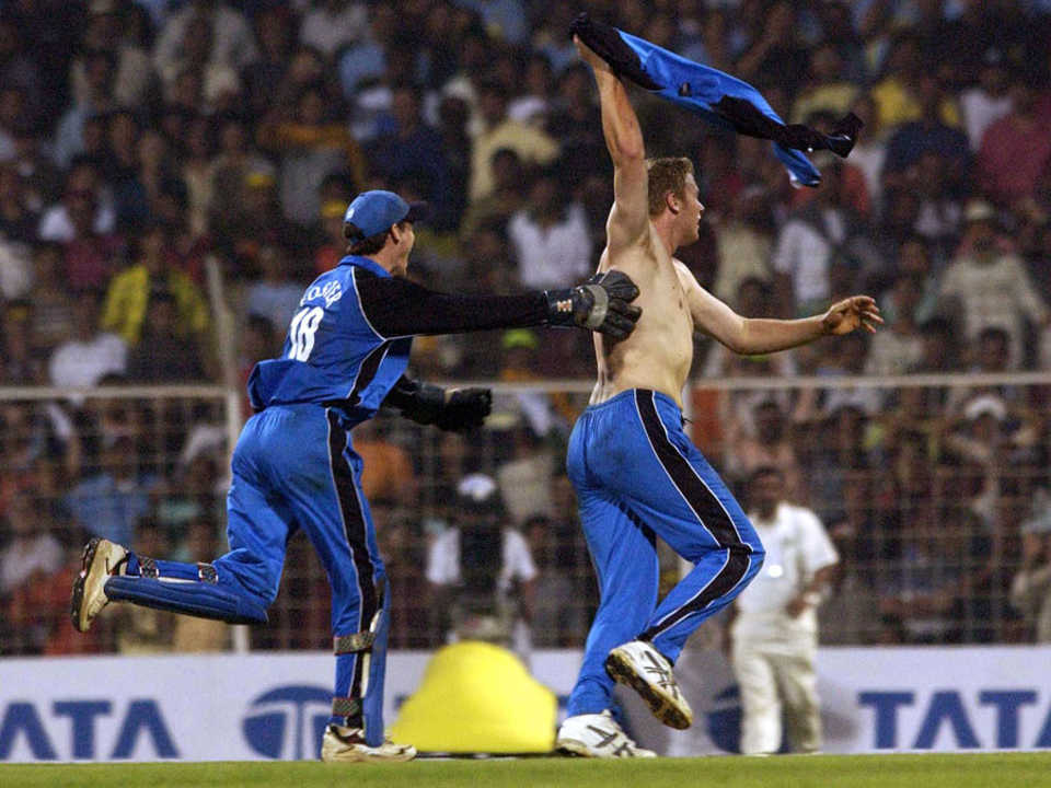 Andrew Flintoff celebrates England's win, India v England, 6th ODI, Mumbai, February 3, 2002