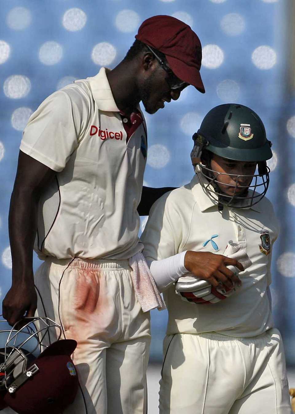 Darren Sammy and Mushfiqur Rahim have a chat, Bangladesh v West Indies, 1st Test, Chittagong, 5th day, October 25, 2011