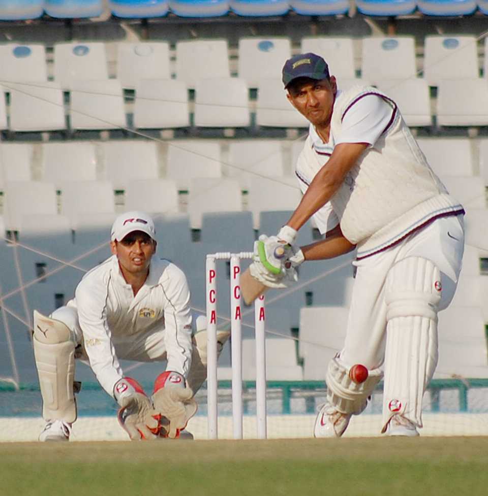 Sanjay Bangar hits out during his half-century, Punjab v Railways, Ranji Trophy Elite League, 4th round, Mohali, December 2, 2011