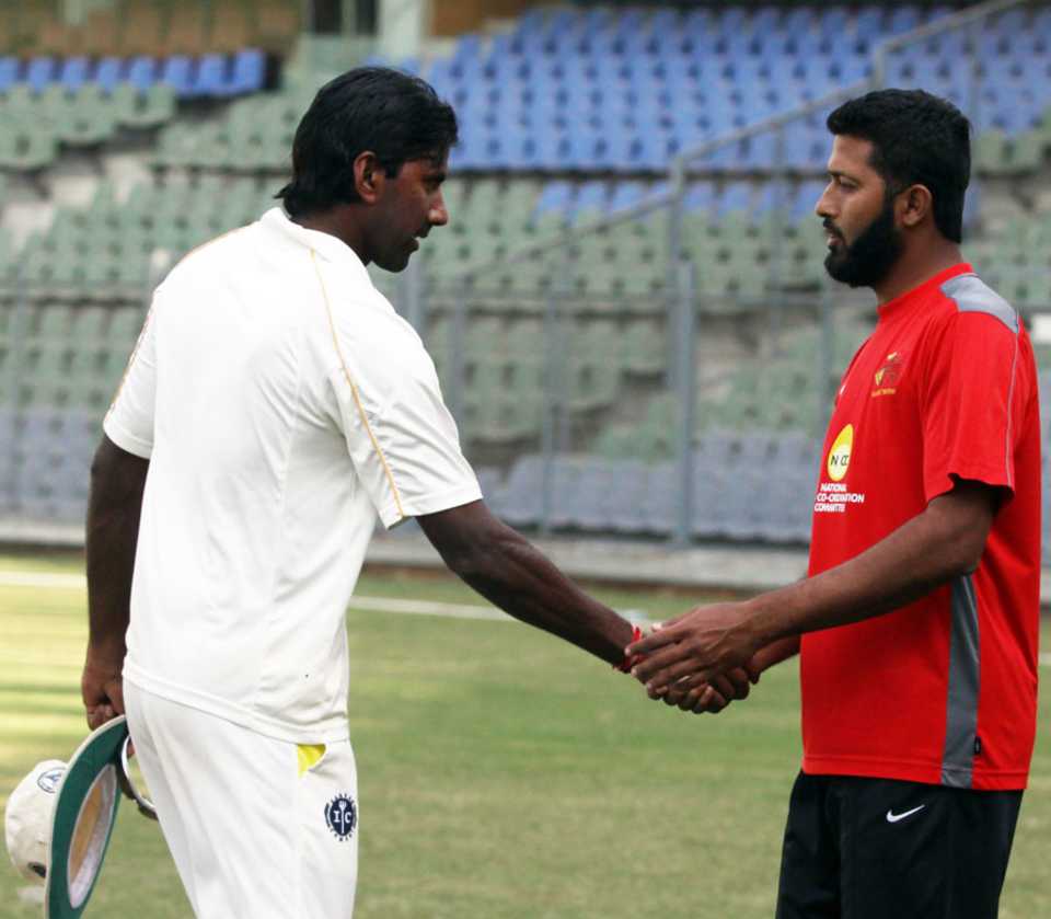 Wasim Jaffer and L Balaji shake hands at the end of the game