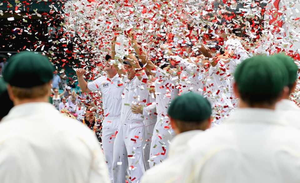 England celebrate their Ashes victory, Australia v England, 5th Test, Sydney, 5th day, January 7, 2011