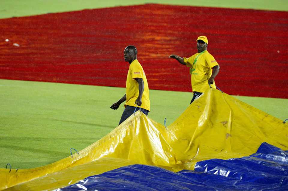 The covers come on in Bloemfontein, South Africa v Sri Lanka, 3rd ODI, Bloemfontein, January 17, 2012