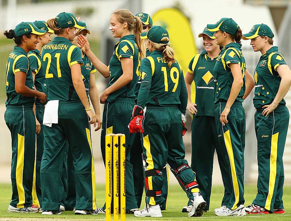 Ellyse Perry and her team-mates celebrate a wicket, Australia v New Zealand, 3rd Women's ODI, Rose Bowl, Sydney, January 29, 2012