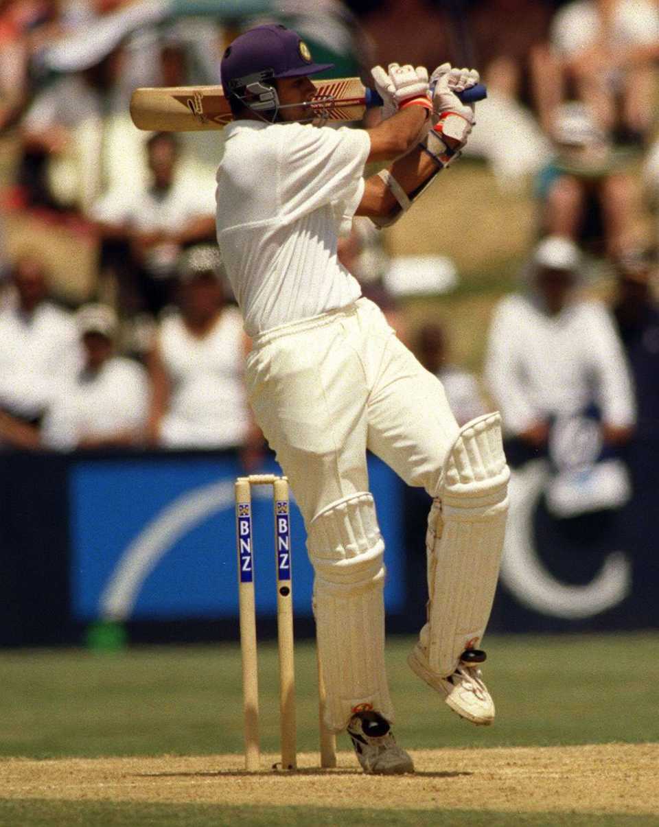 Rahul Dravid pulls during his 190, New Zealand v India, 3rd Test, Hamilton, 3rd day, January 4, 1999