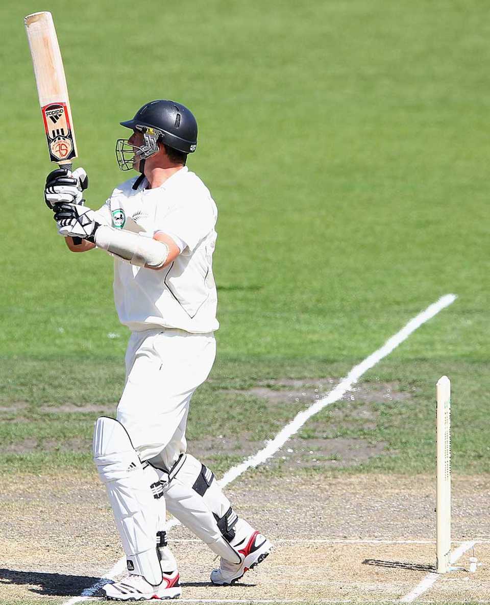 Mark Gillespie sends one into the crowd, New Zealand v South Africa, 2nd Test, Hamilton, 3rd day, March 17, 2012