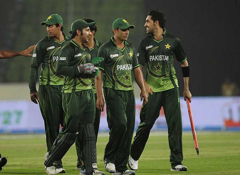 Pakistan players walk back after securing victory