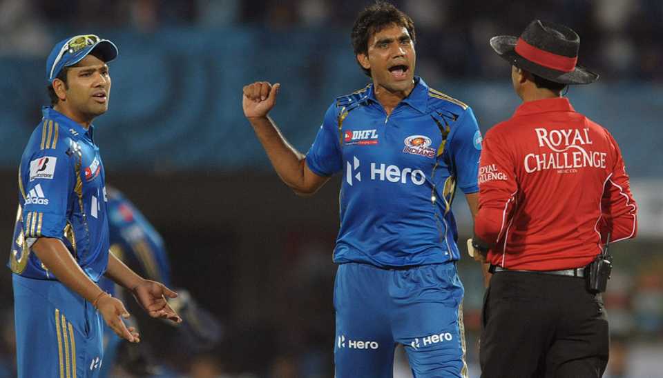 Munaf Patel has words with the umpire