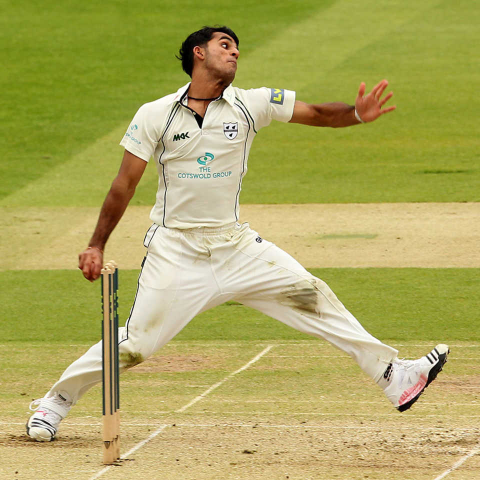 Aneesh Kapil arrives at the wicket to bowl, Middlesex v Worcestershire, County Championship, Division One, Lord's, 2nd day, May 4, 2012