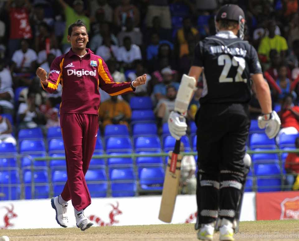 Sunil Narine trapped Kane Williamson lbw, West Indies v New Zealand, 4th ODI, Basseterre, July 14, 2012